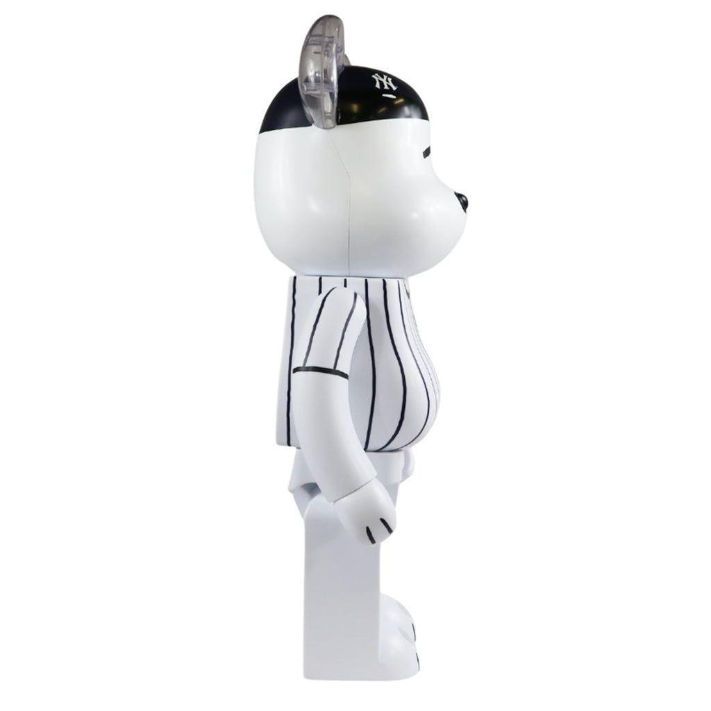 1000% MLB x Peanuts Bearbrick Snoopy (New York Yankees)