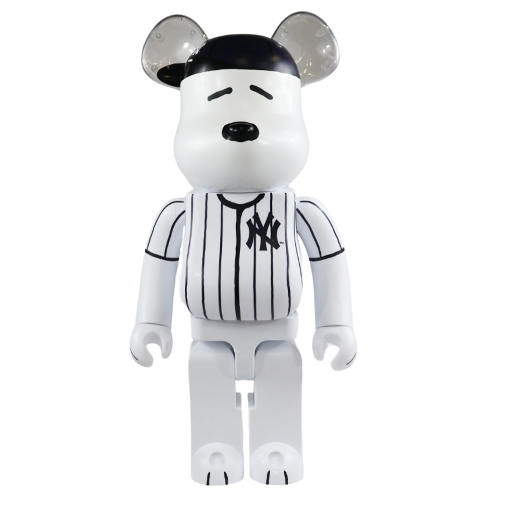 1000% MLB x Peanuts Bearbrick Snoopy (New York Yankees)