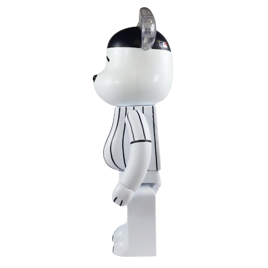 1000% MLB x Peanuts Bearbrick Snoopy (New York Yankees)