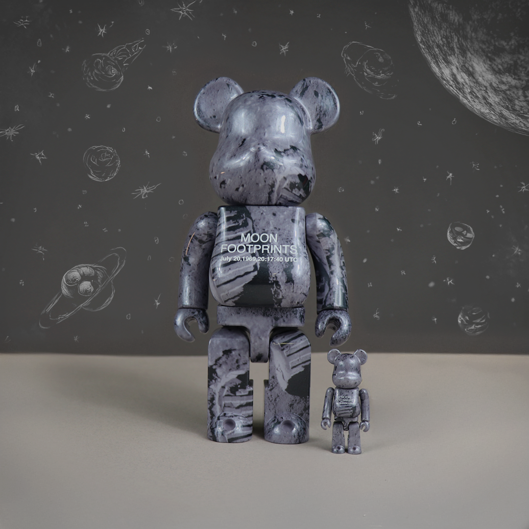 400% + 100% Bearbrick Moon Footprints